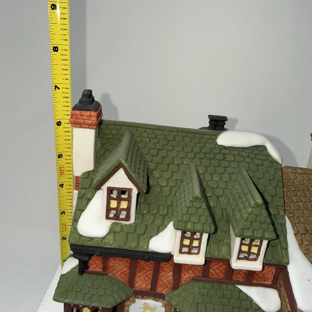 Dept 56. RUTH MARION SCOTCH WOOLENS Limited Ed#16945/17500 Dickens 55859 Lighted